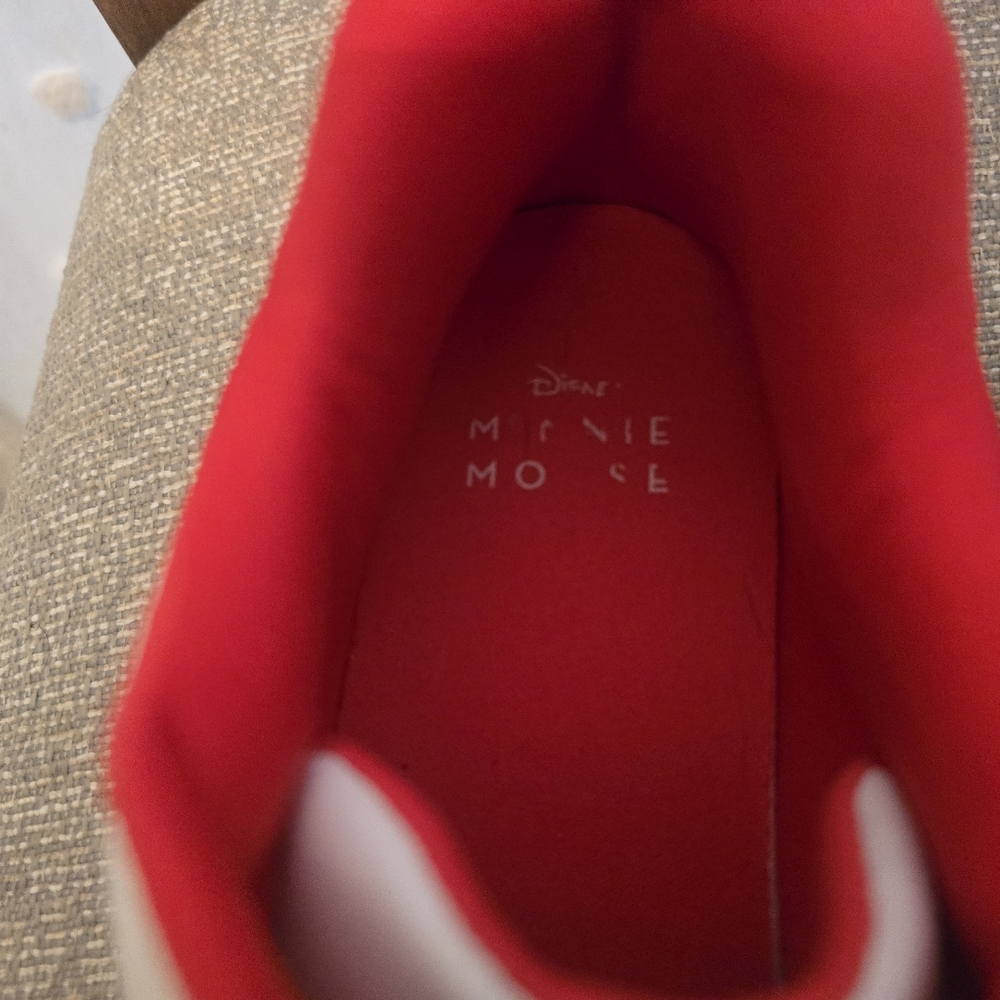 Minnie Mouse Womens Disney Sneakers Size 7 White and Red Excellent Used Cond. - Picture 6 of 9